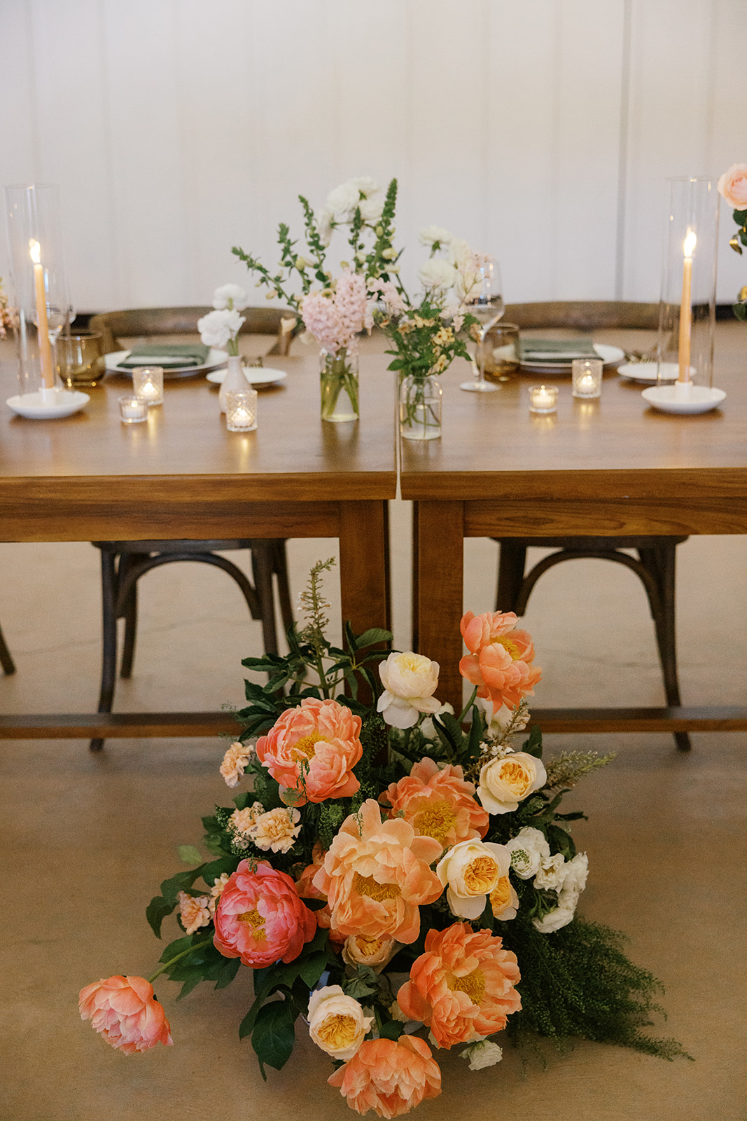 Sweetheart table with spring flowers and candles