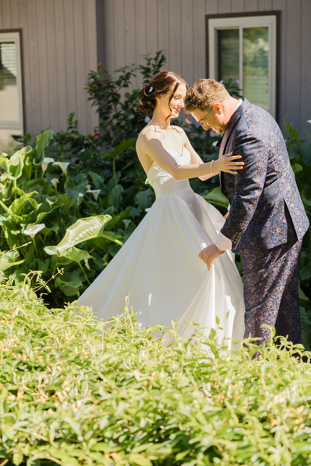Jordan and Sara laughing together after their first look